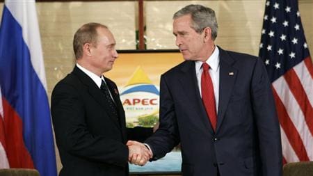 Vladimir Putin y George W. Bush. Fuente: Reuters.