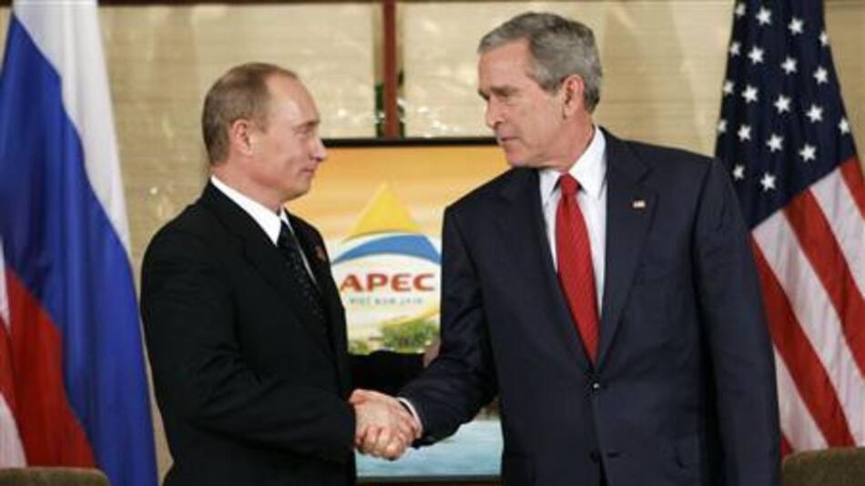 Vladimir Putin y George W. Bush. Fuente: Reuters.