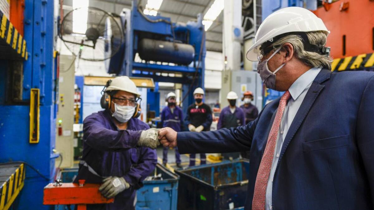 Alberto Fernández en autopartista de Baradero, AGENCIA NA