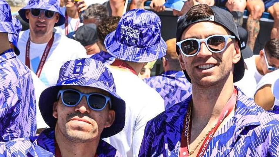 Huevo Acuña y Dibu Martínez. Foto: Instagram.