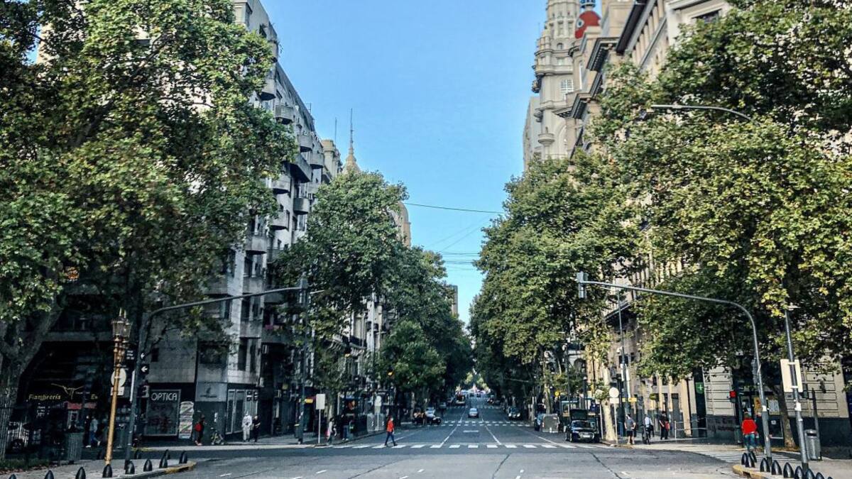 Avenida de Mayo vista desde Plaza del Congreso, foto Instagram @fati.alii.