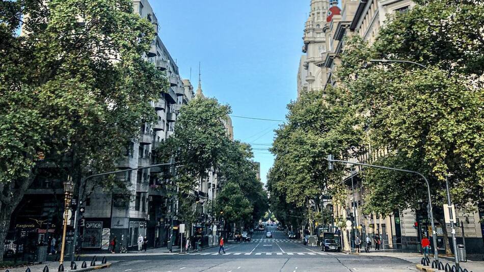 Avenida de Mayo vista desde Plaza del Congreso, foto Instagram @fati.alii.
