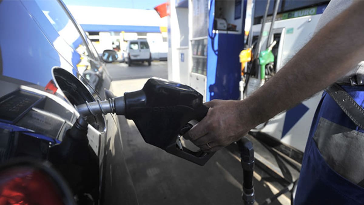 El CEO de YPF anunció una baja en la nafta en todo el país que se aplicará de forma gradual y tendrá en cuento el acuerdo de honestidad con los consumidores.