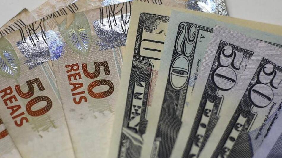 Reales y dólares