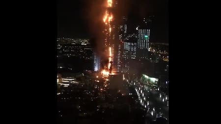 Incendio en el rascacielos 8 Boulevard Walk de Dubai. Foto: Captura de video.
