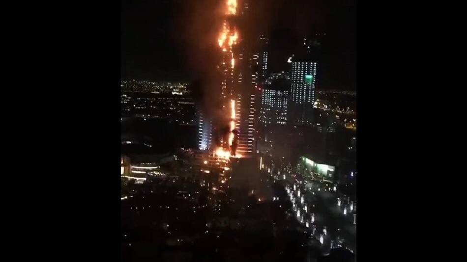 Incendio en el rascacielos 8 Boulevard Walk de Dubai. Foto: Captura de video.