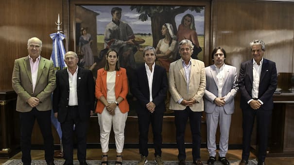 Luis Caputo recibió a la Mesa de Enlace: confirmación de una baja de retenciones temporal y promesa de eliminar el impuesto al cheque