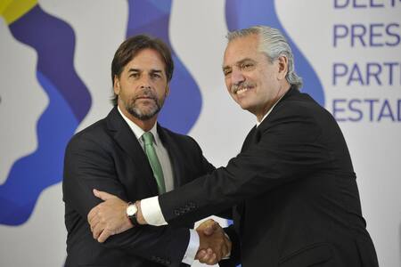 Alberto Fernández con Lacalle Pou en la cumbre del Mercosur_EFE