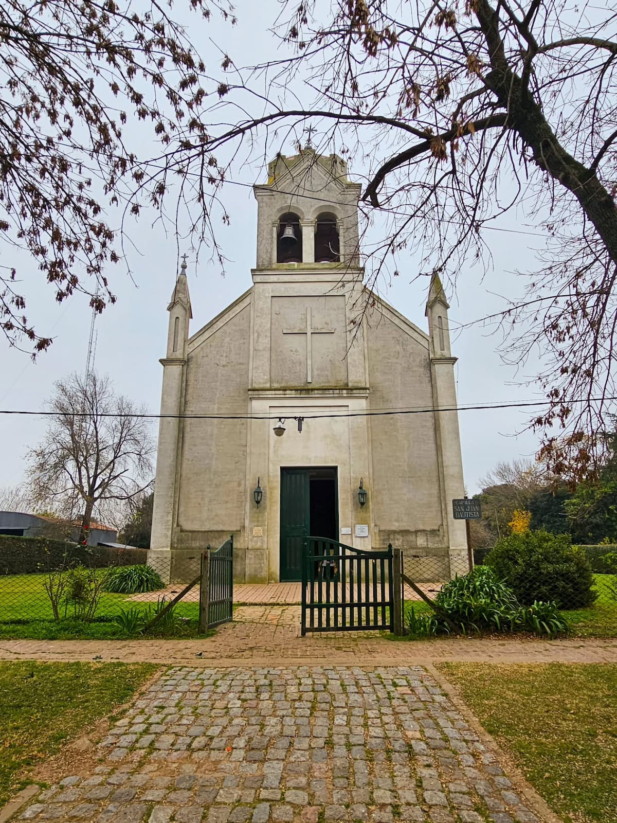 Duggan conserva una historia marcada por inmigrantes irlandeses, ferrocarril, campo y una capilla centenaria