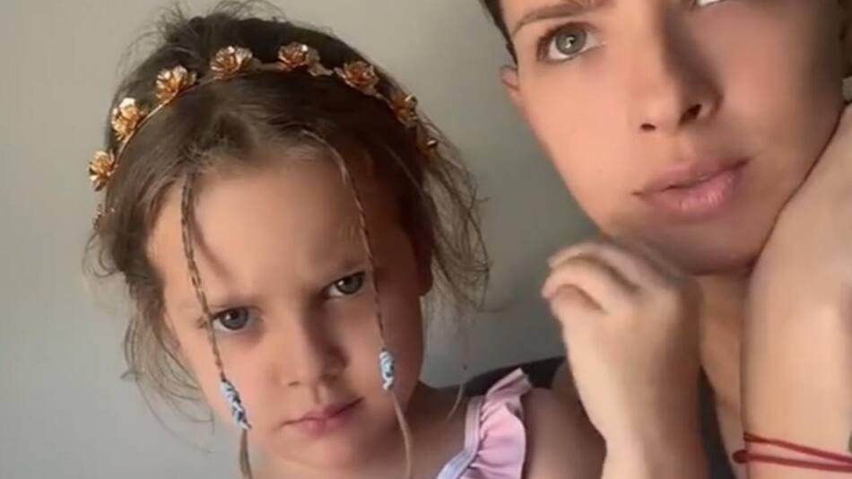 La China Suárez junto a su hija. Foto: captura.