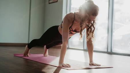 La plancha es un ejercicio muy recomendado. Foto: Unsplash