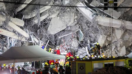 Desesperación tras terremoto en Birmania y Tailandia. Foto: Reuters/Athit Perawongmetha