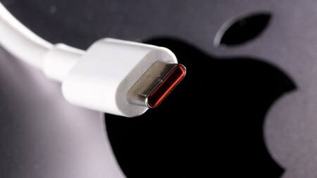 La ficha de carga de USB tipo C del iPhone 15. Foto: Reuters.