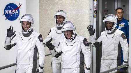 La tripulación. Foto EFE.