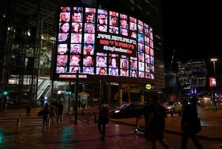 Pedido de liberación de los rehenes de Hamas. Foto: Reuters