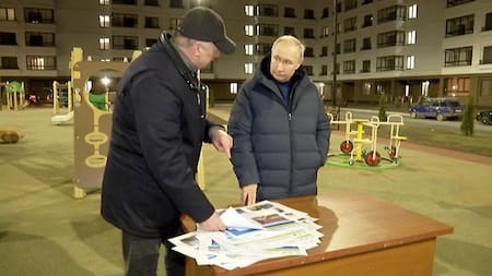 Vladimir Putin en Mariupol. Foto: Reuters.