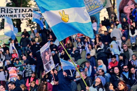 Acto en Plaza de Mayo por el 9 de Julio.