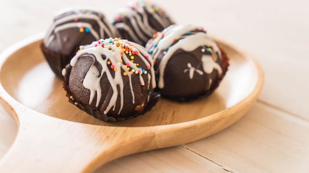 Para combatir las altas temperaturas: paso a paso para hacer unos ricos bombones helados de chocolate
