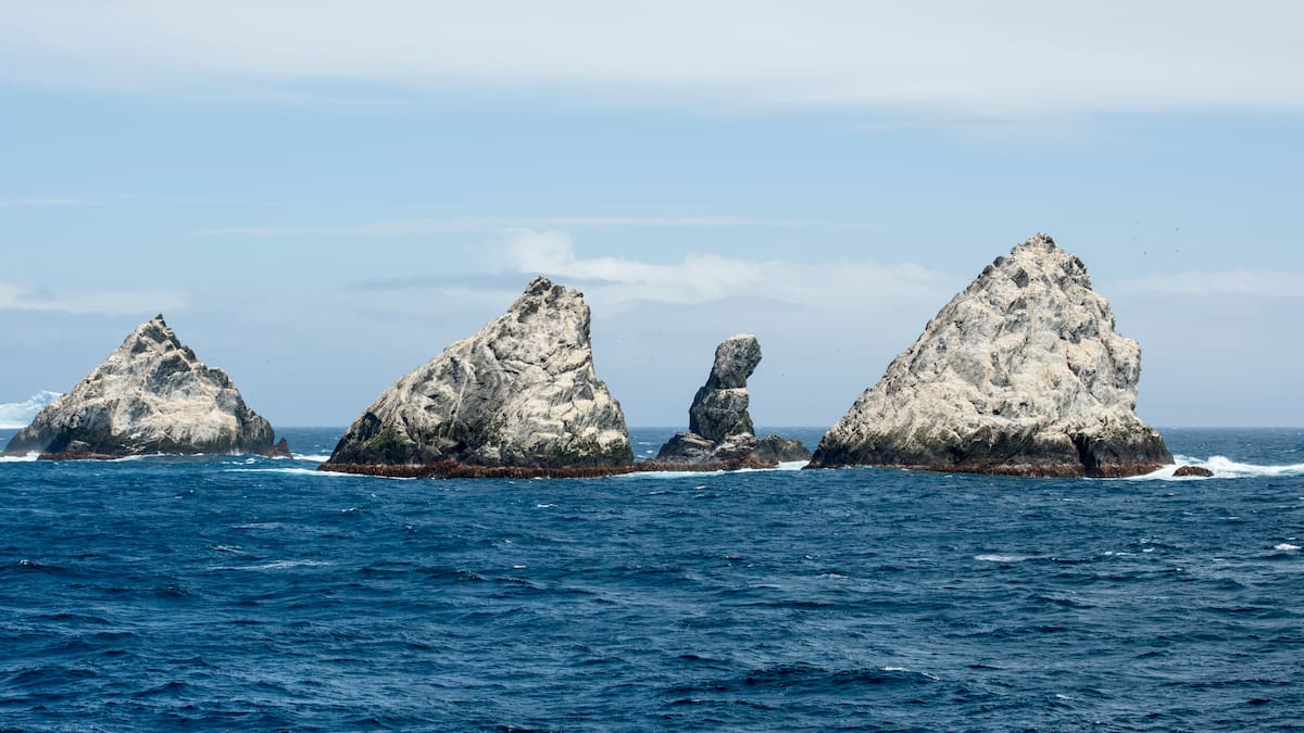 Argentina no solo reclama Malvinas: la isla que nadie conoce y juega un importante rol geopolítico, jurídico y científico