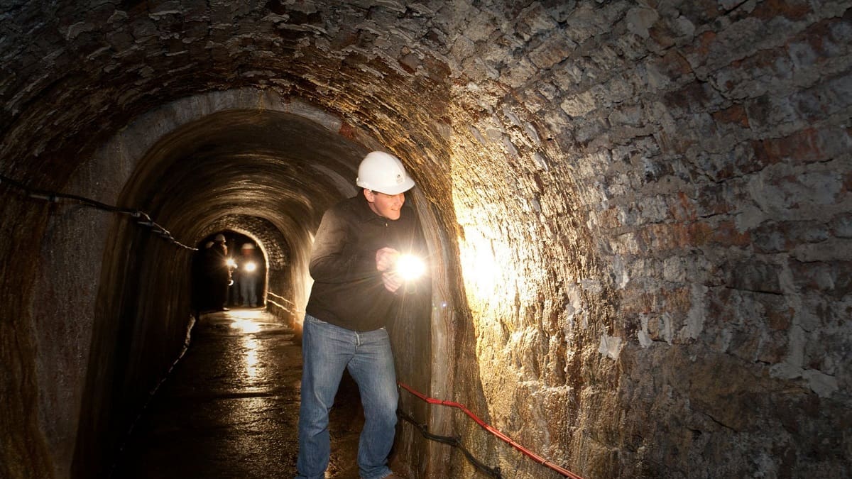 De ruta del carbón a refugio en la Segunda Guerra Mundial: el túnel secreto bajo Newcastle que atrae miles de turistas