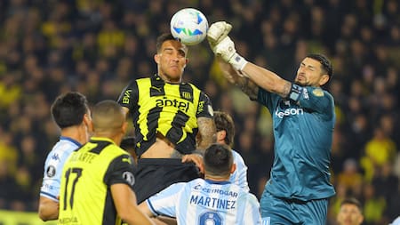 Peñarol derrotó a Racing en la Copa Libertadores 2025.