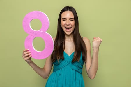 Mujer, numero de la suerte. Foto Freepik