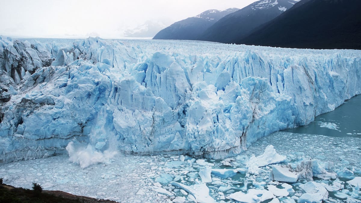 Los glaciares, monumentales reservorios de agua dulce, desempeñan un papel fundamental en la sostenibilidad de los ecosistemas y el bienestar de las comunidades humanas.