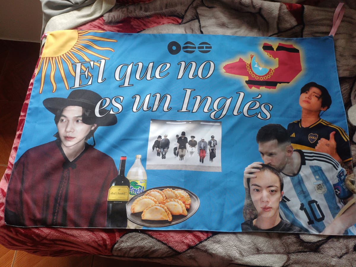 Banderas hechas por las fanáticas de BTS.