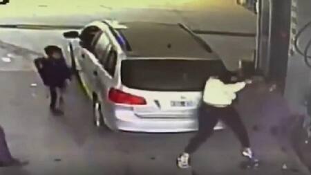 Disparos en estación de servicio, foto captura de video