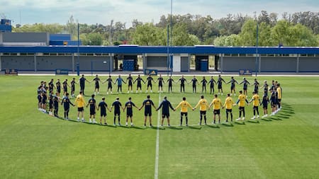 Minuto de silencio en el entrenamiento de Boca en honor a Miguel Ángel Russo.