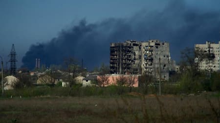 Civiles y combatientes en Mariúpol luchan por resistir al agotarse sus provisiones