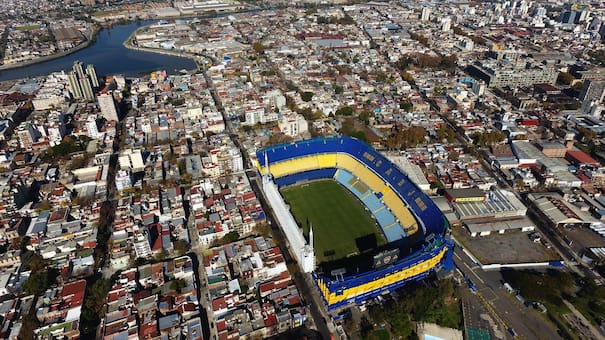 Dos lugares emblemáticos para conocer en La Boca: de la pizzería que creó la fugazzeta a un café que frecuentaba Gardel
