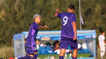 Festejo de la Selección Sub 20 en amistoso ante Dominicana. Foto: NA.