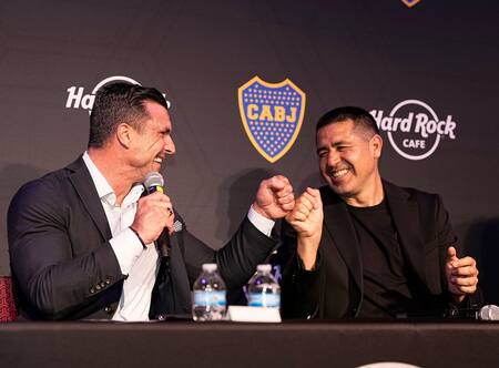 Juan Román Riquelme junto a los directivos de Hard Rock. Foto: Boca Juniors