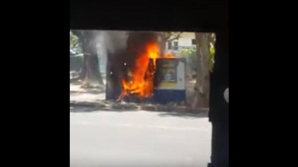 Caja de Edesur en la estación de Temperley