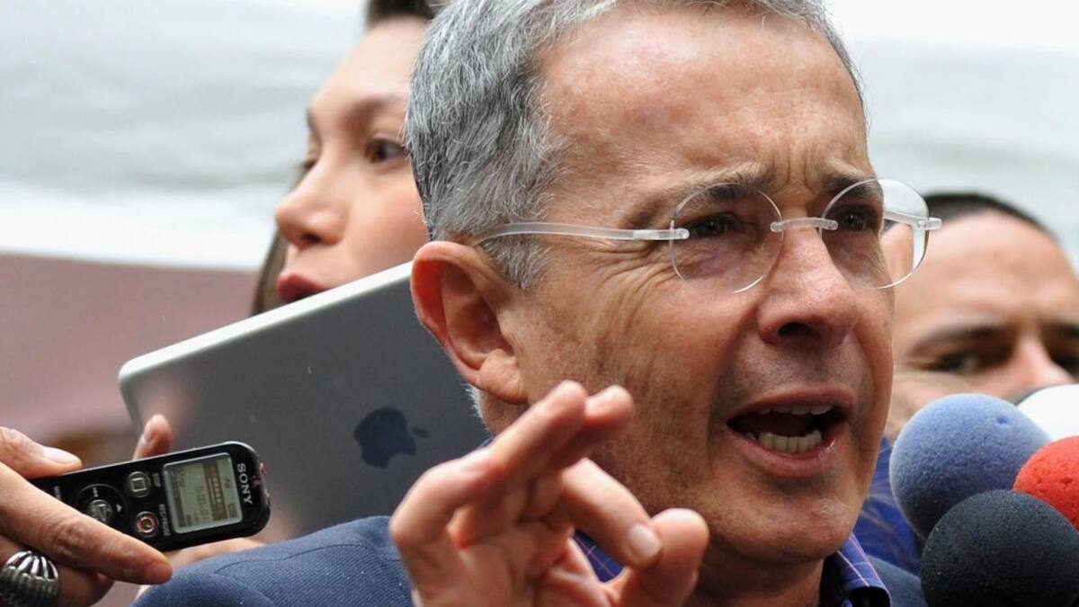 Álvaro Uribe, Colombia, Agencia NA