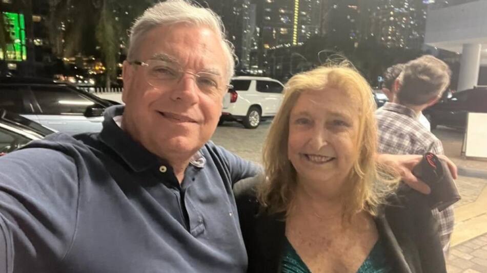 Carlos Monti junto a su esposa. Foto: Instagram.