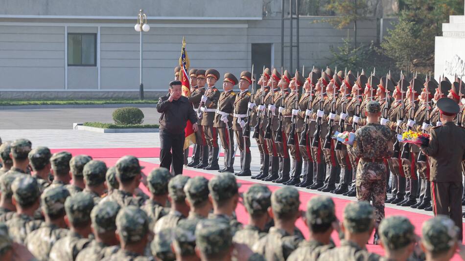 Kim Jong-un y el ejército de Corea del Norte. Foto: Reuters.