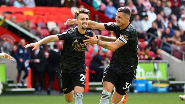 Arsenal goleó a Brentford y es el único líder de la Premier League