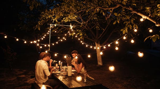 Luces navideñas solares: cómo ahorrar dinero con esta tendencia minimalista, eco-friendly e innovadora