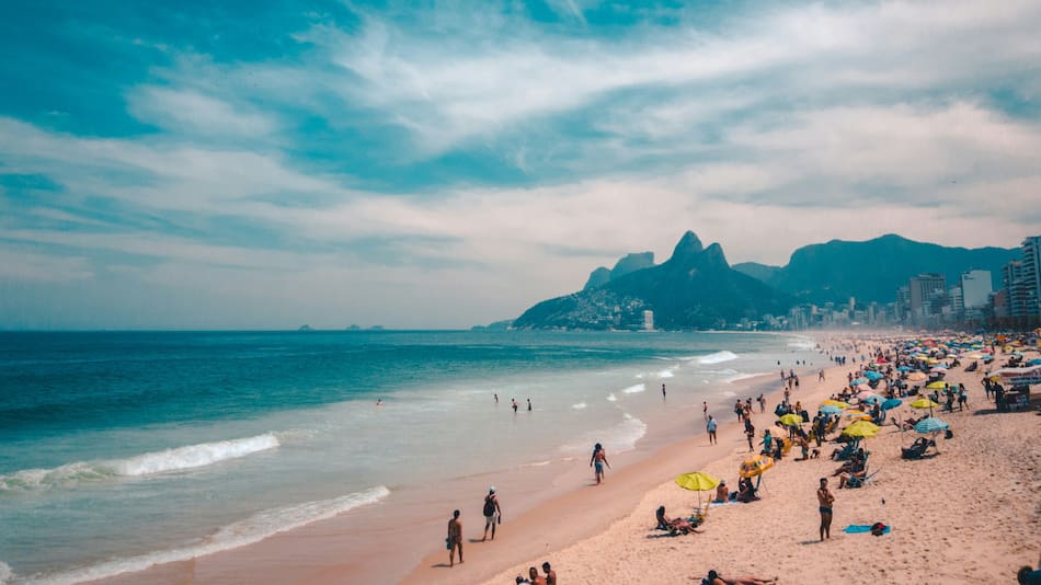 La costa brasileña se puso a tiro de los bolsillos de los turistas argentinos. Foto: Unsplash.