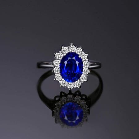 Anillo de Zafiro. Fuente: Pinterest