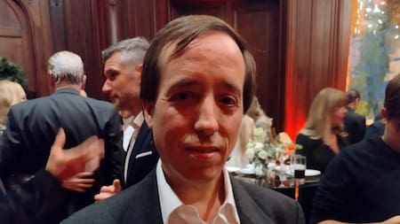 Denuncian que el empresario acusado de abusar de compañeros de su hijo en un colegio de Palermo tenía fotos de ellos desnudos