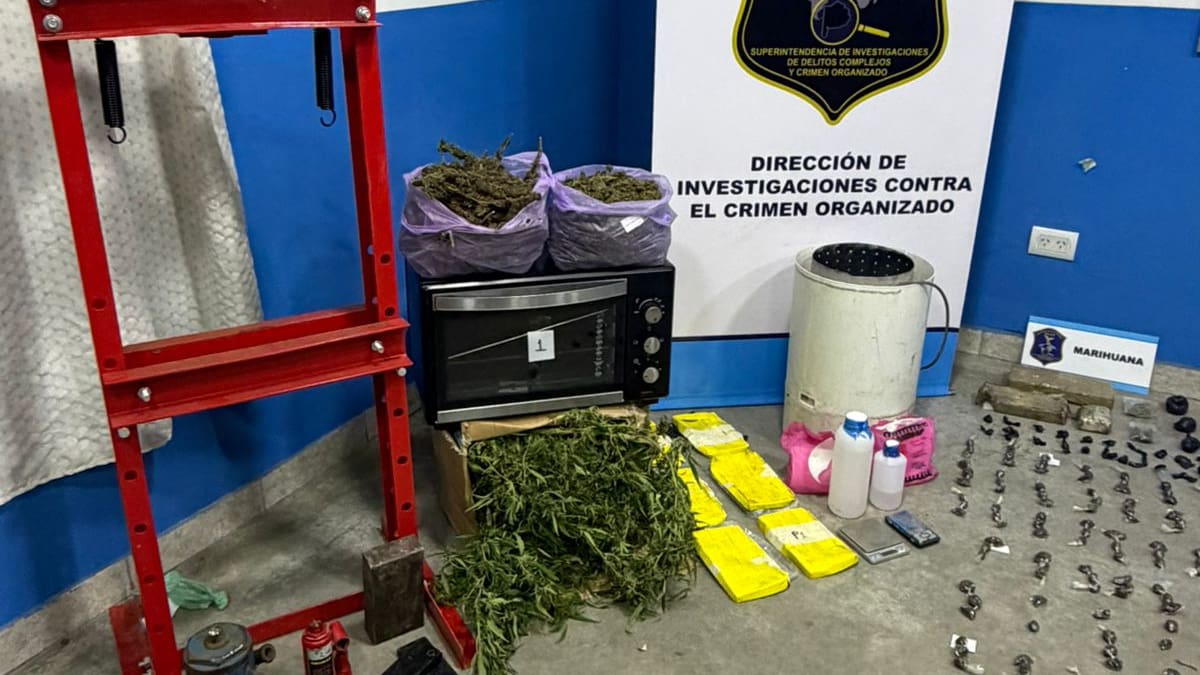 16 detenidos, secuestros de droga, armas y demolición de 10 bunkers en Puerta de Hierro
