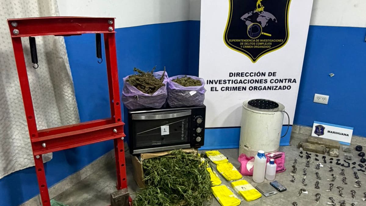 Operativo en Puerta de Hierro: 16 detenidos, secuestros de droga, armas y demolición de 10 búnkers