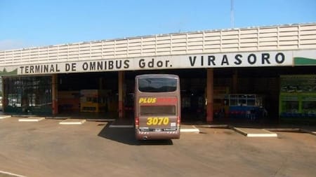 Horror en Corrientes: un micro llegó a una terminal de Virasoro arrastrando un cadáver