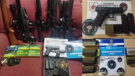 La policía secuestró un enorme arsenal del hombre. Foto NA.