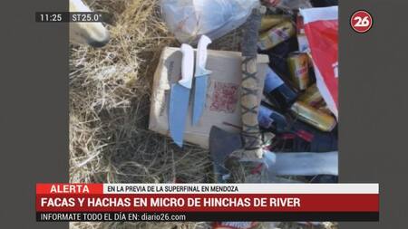 Micro hinchas de River - Armas blancas