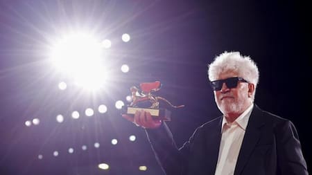 Almodóvar ganó el galardón de Oro en el Festival de Venecia. Fuente: EFE