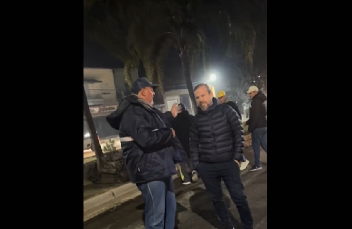 Gastón Granados recorrió las obras que se están realizando en Carlos Spegazzini. Foto: Captura de video.
